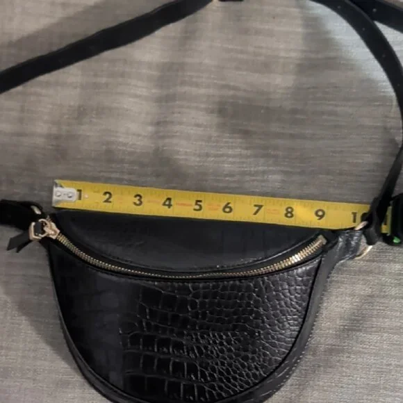H&M Black Faux Leather Crocodile Fanny Pack Adjustable Strap - Picture 6 of 7